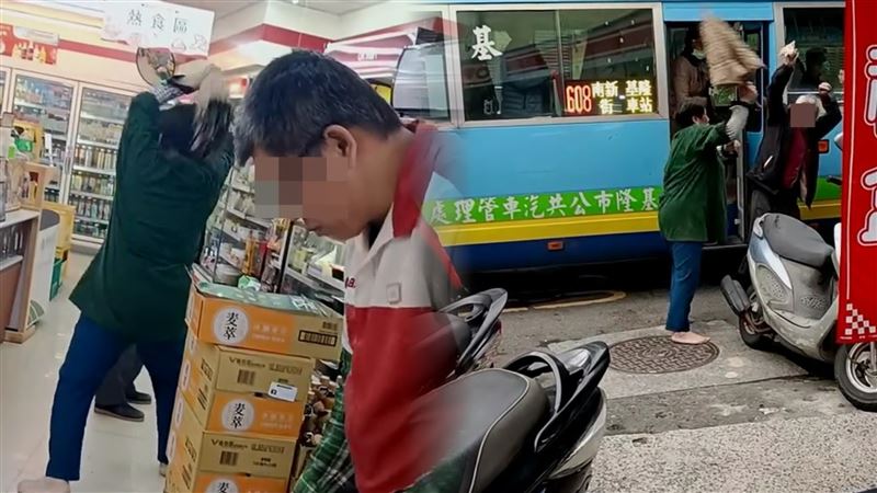 阿嬤揮傘狂毆阿公躲超商 店員淡定做1事
