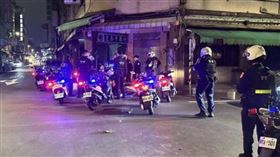 桃園騎士逆向蛇行撞警網落網，酒駕毒駕還藏毒「罪加一等」。（圖／翻攝畫面）