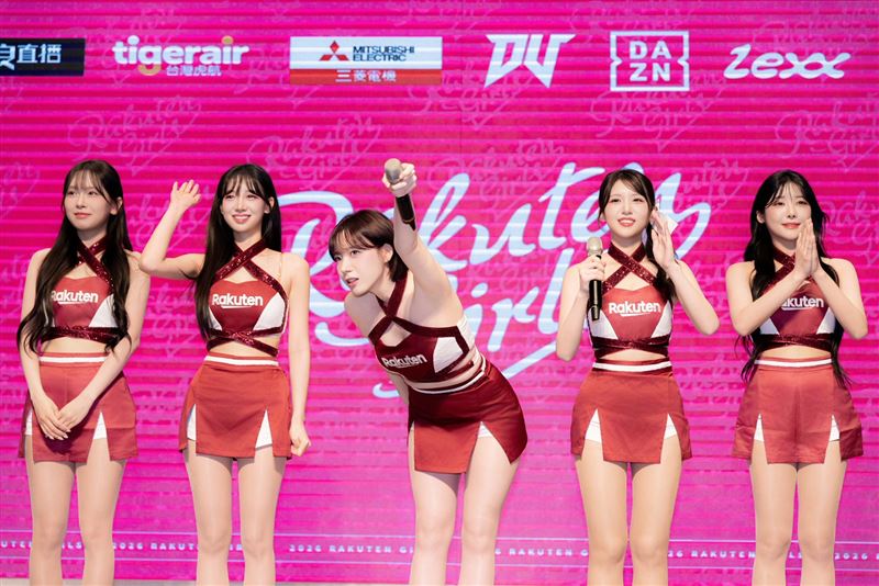 河智媛（左起）不忘拿出「河大叔」本色帶動現場氣氛。（圖／樂天桃猿提供）