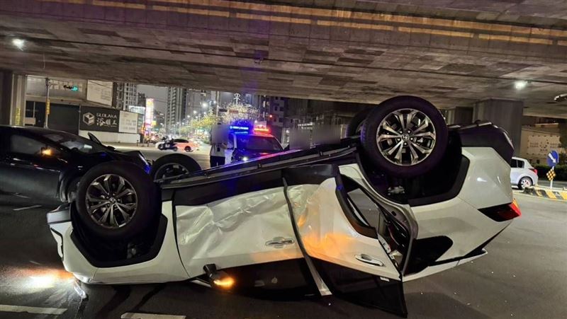 台中魔王路口又出事!休旅車疑違規被撞翻