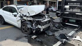 吸毒駕駛撞貨車還叫姊姊偷毒，台南姐弟公然上演荒謬逃逸戲碼。（圖／翻攝照片）