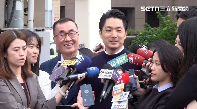 蔣萬安和李四川合體出席捐血活動(圖/翻攝畫面)