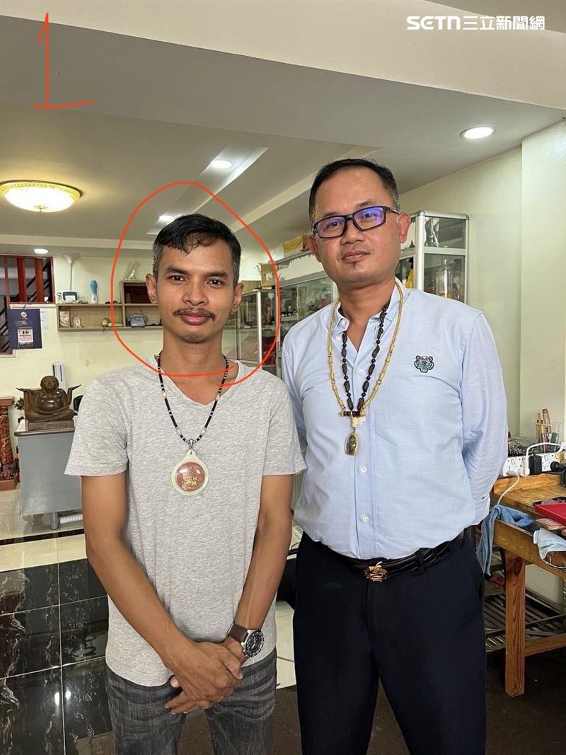 柬埔寨人阿贊爹提供自己與前總理洪森姪子洪杰合照。(圖/翻攝畫面)