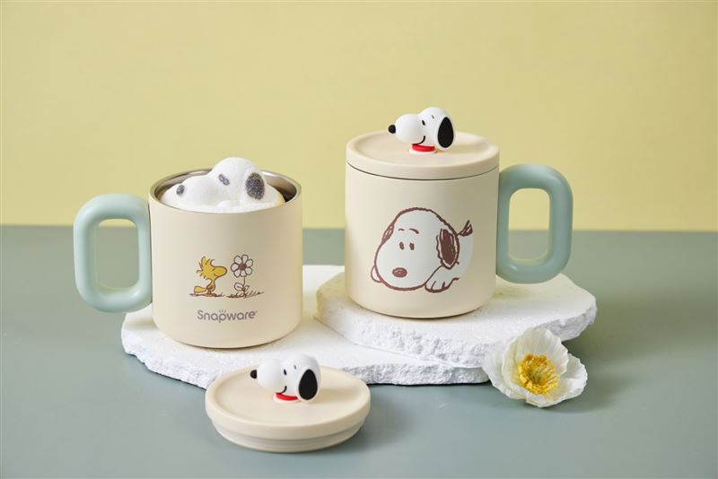 SNOOPY新品「花野拾光」與「旅行趣」雙系列花色「316不鏽鋼保溫保冰辦公杯」可愛療癒。(圖/康寧餐具提供)