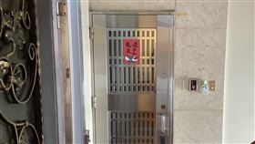 近日有民眾提到住家被通知拆除第二道鐵門，引發熱議，「消防神主牌」粉專對此解釋，相關單位要求拆除的2個原因，圖為示意圖。（民眾提供）