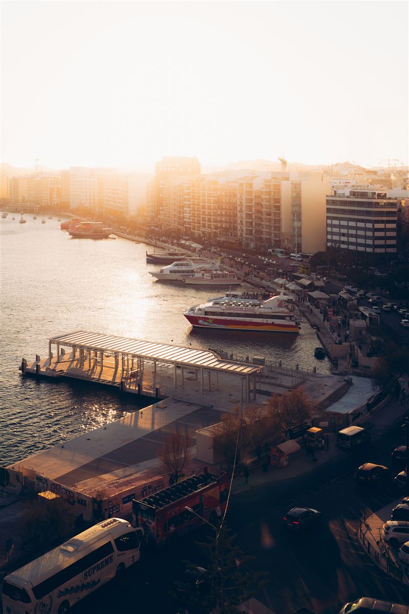 歐洲國家馬爾他為解決交通壅塞問題,鼓勵年輕駕駛繳回駕照。(示意圖/unsplash)