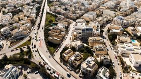 歐洲國家馬爾他為解決交通壅塞問題，鼓勵年輕駕駛繳回駕照。（示意圖／unsplash）