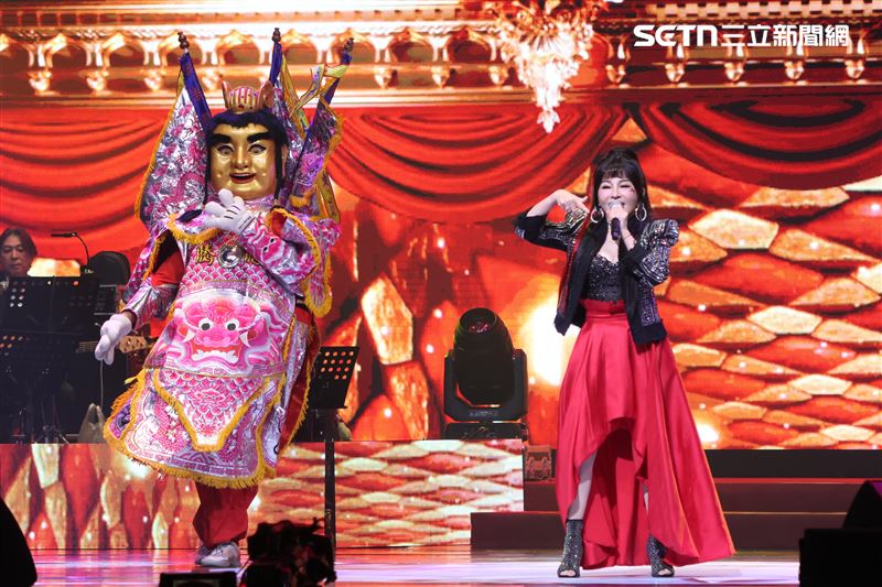 王彩樺在鑽石舞台之夜演出，高EQ回應撞臉三星堆青銅面具。（圖／記者鄭孟晃攝影）