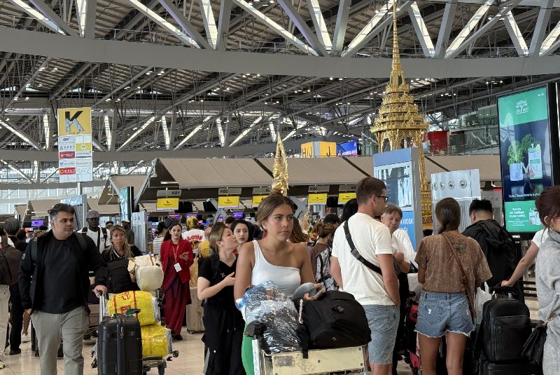 泰國外交部表示,免簽制度遭部分外籍人士濫用,因此擬將外國旅客免簽停留期限,從60天縮短為30天。圖為位於曼谷的蘇凡納布機場