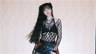 謝金燕大港開唱穿超辣！洞洞裝秀好身材