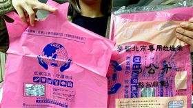 中東戰火衝擊　新北：垃圾袋有3個月庫存中東戰火影響石油運輸，塑膠原料供應傳出吃緊，新北市環保局清潔維護科科長蔣本芝21日表示，目前垃圾專用袋仍依標案契約正常程序進行，統計約有3個月庫存量，但不會等用罄才訂購，隨時會照各規格需求向製造廠商下單。中央社記者黃旭昇攝　115年3月21日
