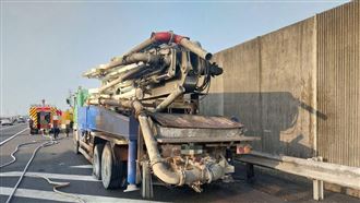 國1大貨車火燒車！驚悚畫面曝光