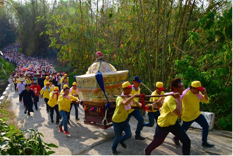 遶境經過高地。（圖／翻攝自內門紫竹寺官網）