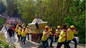 ▲遶境經過高地。（圖／翻攝自內門紫竹寺官網）