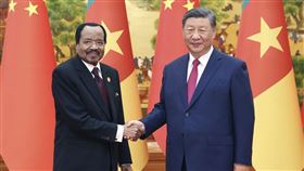 中國領導人習近平2024年在北京人民大會堂會見喀麥隆總統比亞。（圖／翻攝北京市府官網）