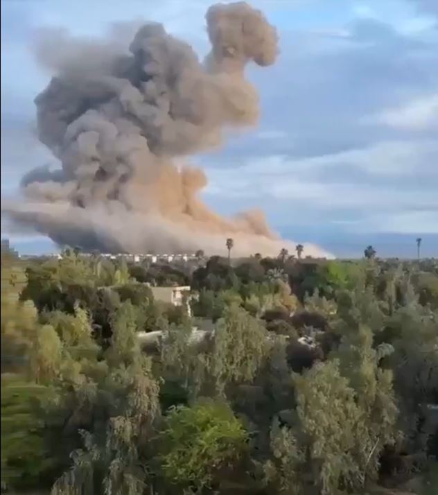 中東戰火瀕失控！伊朗納坦茲核設施遭空襲，IAEA籲美以克制：暫無輻射外洩。（圖／翻攝自X平台 @_A_khalifa）