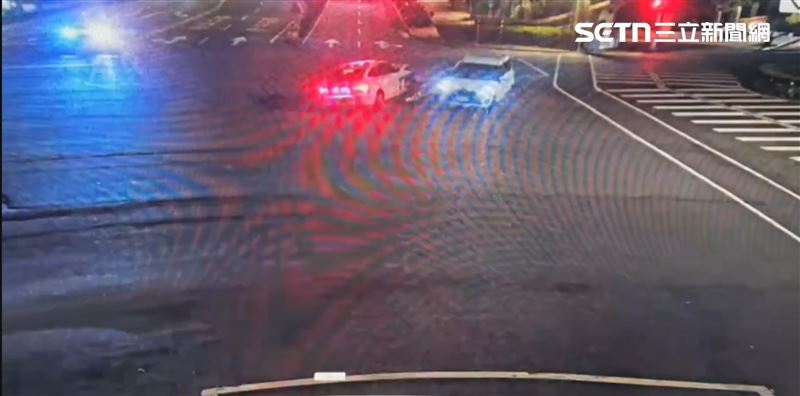 台北市監察院前今(22)日凌晨發生嚴重車禍。(圖/翻攝畫面)