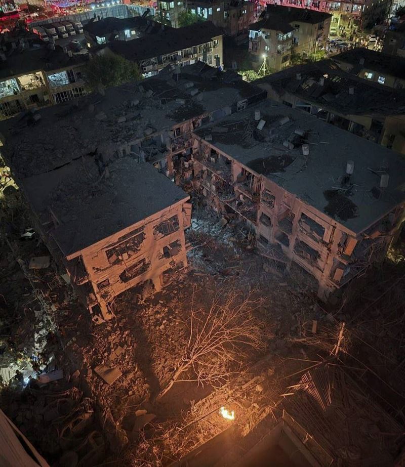 阿拉德多棟公寓全毀。(圖/翻攝自X平台 @DD_Geopolitics)