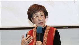 呂秀蓮受國民黨青年部邀請演講（2）前副總統呂秀蓮20日受國民黨青年部邀請到台北科技大學演講，呂秀蓮表示，她認為台灣不必再談獨立，因為這是事實，現在面臨的是如何避免戰爭，真正擁有和平，這必須超越藍綠，大家共同思考。中央社記者張皓安攝　111年3月20日