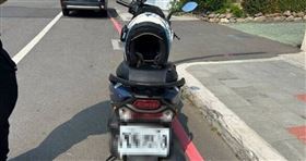 小貨車撞飛騎士「直接加速消失」路人全傻眼。（翻攝照片）