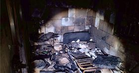 深夜惡火吞噬機車行老婦受困遭濃煙嗆死。（翻攝照片）