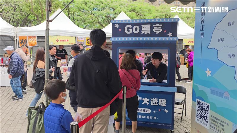 桃園客家文化日在桃園藝文廣場舉辦，吸引不少民眾到場