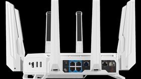 全新ROG Rapture GT-BE19000AI支援320MHz頻段與4096-QAM，可提升連線速度至驚人的19Gbps！再加上２個10G、4個2.5G乙太網路連接埠，總頻寬高達31Gbps。（圖／華碩提供） 