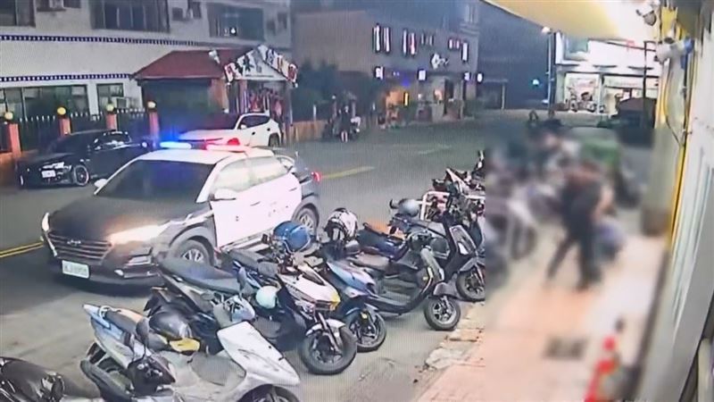 釣蝦場混戰!互嗆「看三小」慘被K.O.