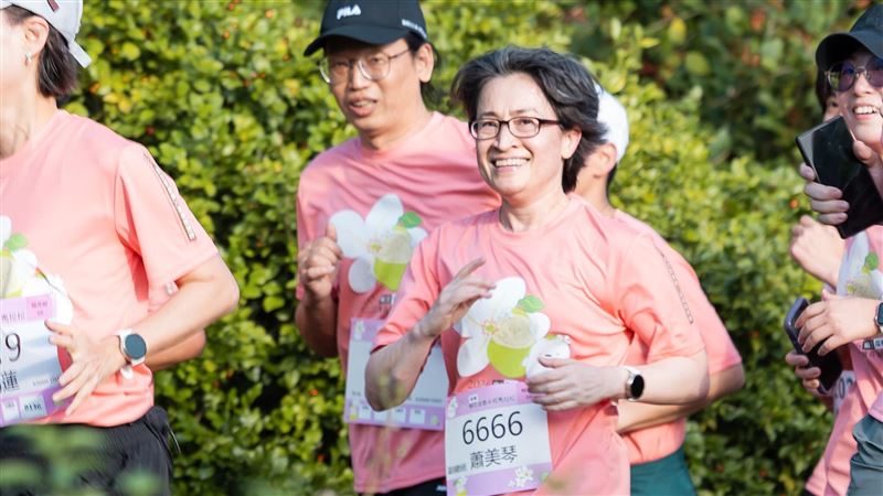 蕭美琴花蓮柚花路跑 邀歐代表挺在地產業