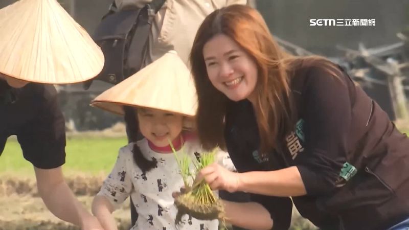 彰化福興鄉美女鄉代黃怡雯不只親和力十足還是個甜姐兒