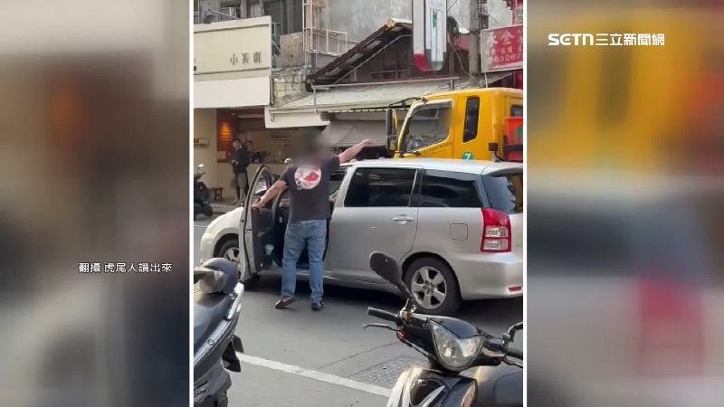不滿垃圾車開太慢 男逆向停狂噴三字經