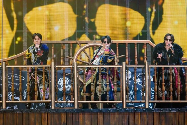 「KAT-TUN」成員中丸雄一(左起)、龜梨和也、上田龍也去11月合體舉行演唱會。（圖/翻攝X@STARTO ENTERTAINMENT）