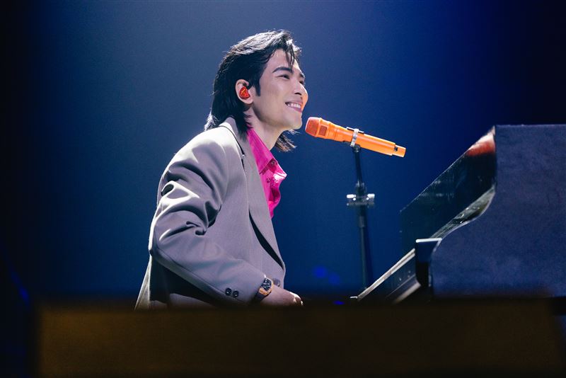 蕭敬騰回台力挺鑽石舞台之夜。(圖/萬星傳播提供)