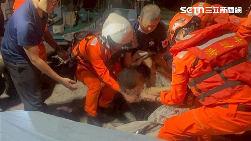 直擊有人落水!撈上岸ohca…搶命2hrs不治