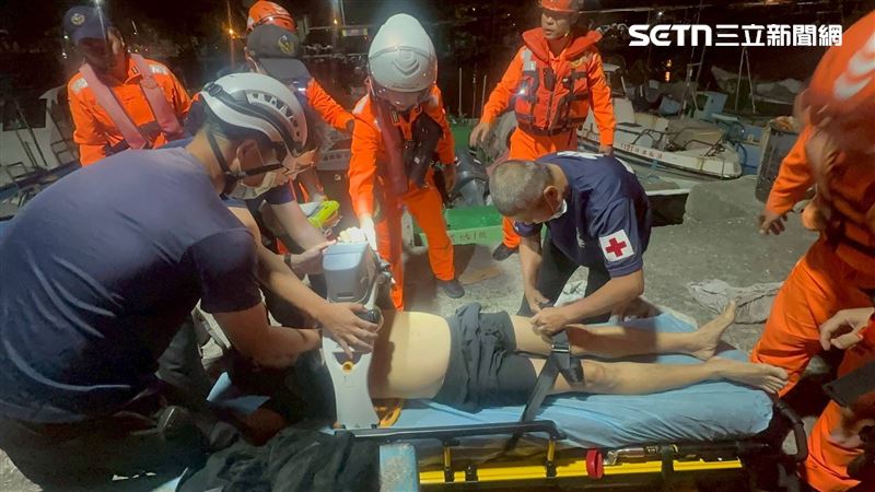 高雄市梓官區蚵子寮漁港舢舨停泊區日前傳出溺斃案。(圖/翻攝畫面)