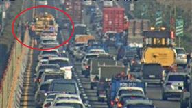 高雄,岡山,事故,路段,車流,車道,國道,追撞,小客車,回堵,貨車。（圖／翻攝自1968APP）