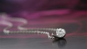 鑽石項鍊，珠寶(圖／Pexels)