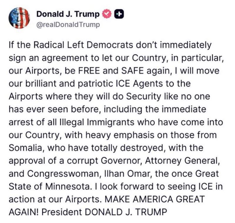 美國總統川普22日宣布,將自隔天起派ICE入駐機場,緩解因預算僵局引爆的邊境安全危機。(圖/翻攝自X平台 @RpsAgainstTrump)