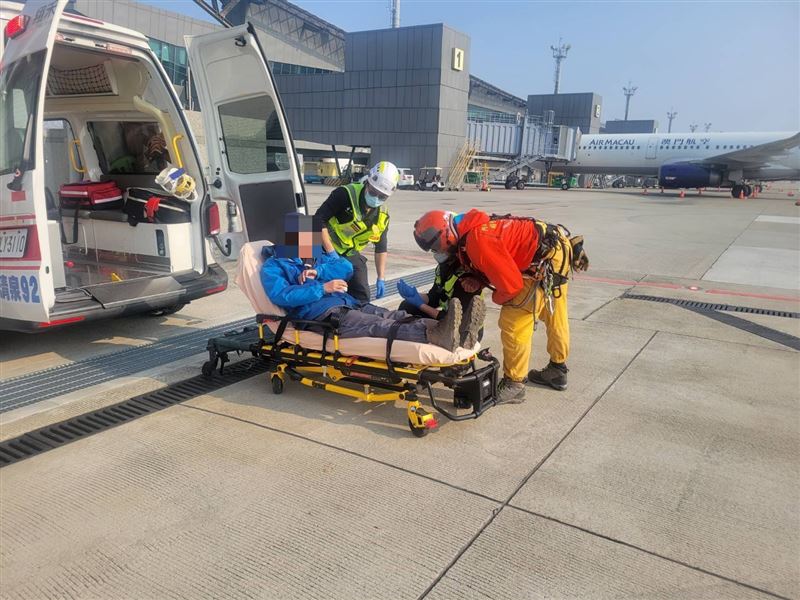 男子失足墜落釀全身傷。(圖/翻攝畫面)