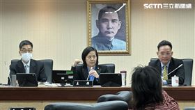 李貞秀坐主席台喊「我是代理主席」。（圖／記者詹宜庭攝影）