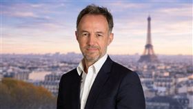 法國巴黎市長當選人葛瑞格華。社會黨人的他擊敗了右翼前部長達提，讓25年的左派執政得以延續。他競選中巧妙利用民眾厭惡川普的心理，將對手打成「川普同路人」。（圖／翻攝自X平台 @Emmanuel Grégoire）