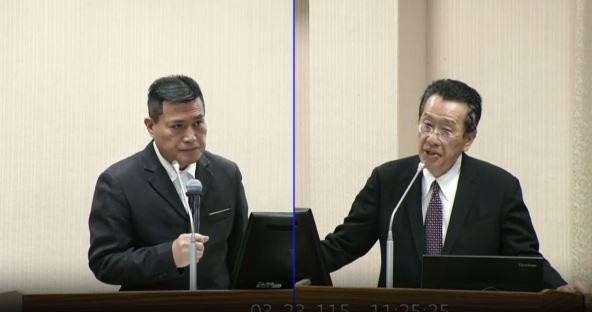 黃仁質疑空白授權被打臉後,竟開口要機密專報的報告,讓顧立雄無奈說,「這屬於機密…」(圖/翻攝畫面)