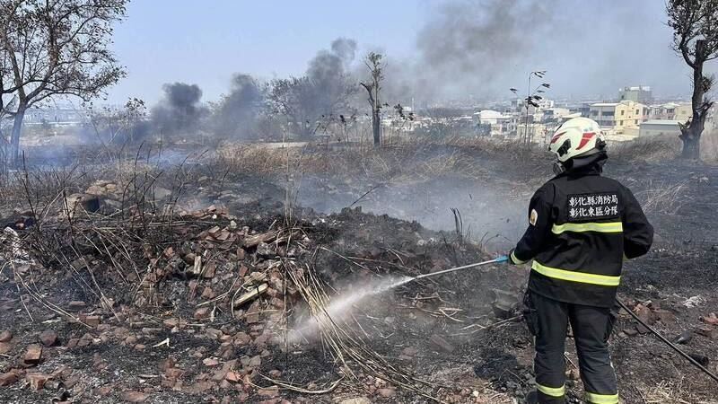 清明掃墓惡火頻傳！彰化公墓連燒10小時