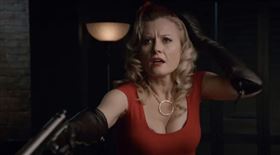 加拿大女星嘉莉安妮弗萊明逝世。（圖／翻攝自華納兄弟）