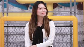 依依分享感情生活。（圖／中天電視提供）