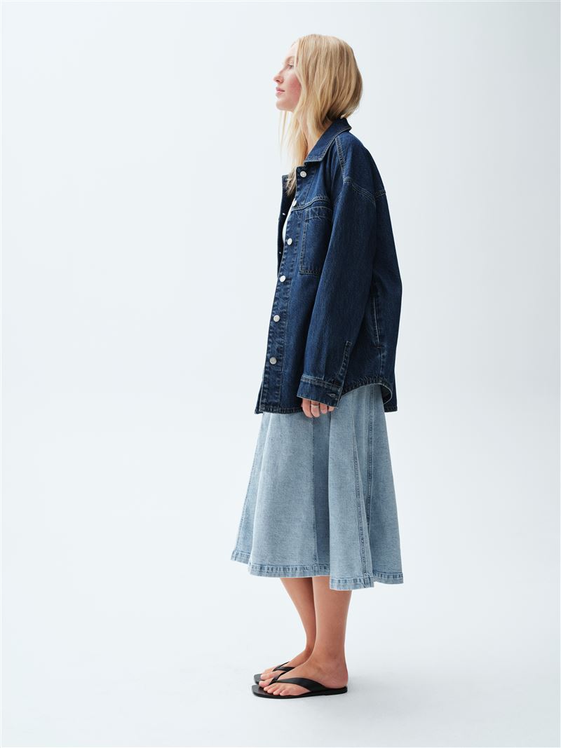 搭配俐落有型的造型夾克，便能在不同情境中自由轉換。（圖／品牌業者提供）