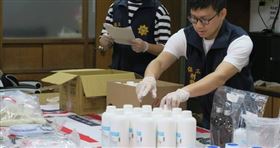 新北市驚見地下「喪屍煙彈」分裝據點。（圖／警方提供）