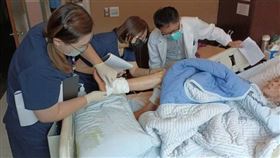 8旬嬤下田，遭3惡犬攻，全身200傷口，驚恐還原，遭攻擊撲咬：爬起來已經不像人，埤頭(圖／翻攝畫面)