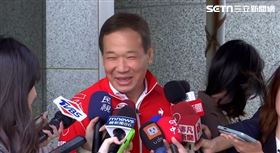 對於被李貞秀罵狗，鍾小平開玩笑說，台北市議長戴錫欽是大家長，趕快帶他去植入晶片，不然要被罰錢（圖／翻攝畫面）