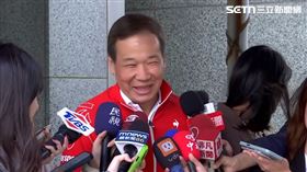 對於被李貞秀罵狗，鍾小平開玩笑說，台北市議長戴錫欽是大家長，趕快帶他去植入晶片，不然要被罰錢（圖／翻攝畫面）